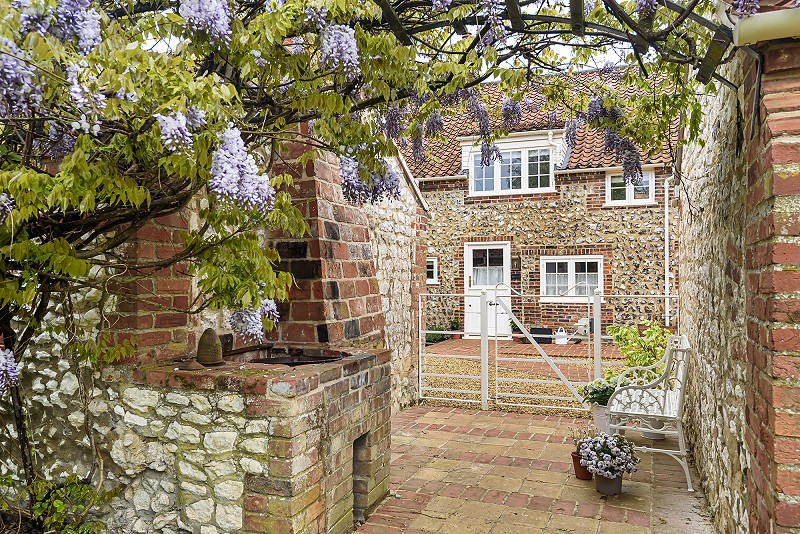 Listed building conservation flint chalk architecture annexe conversion Winearls